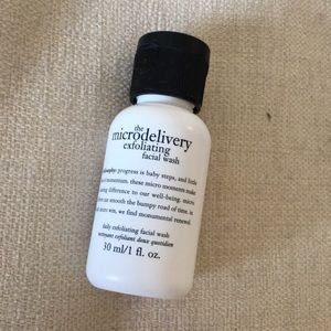 Facial exfoliating wash